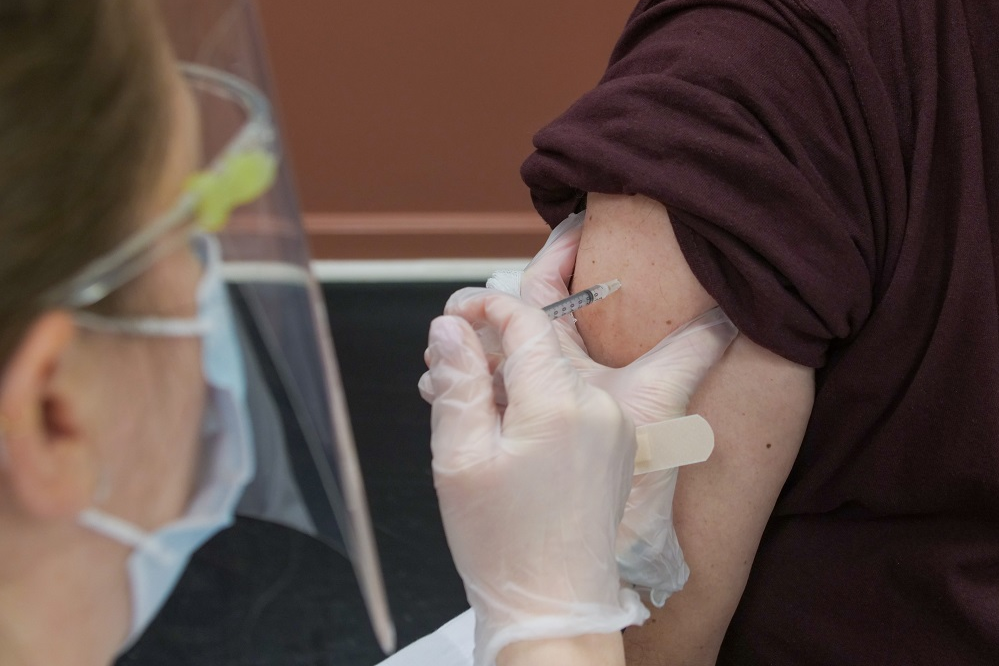 Impfstart gegen Covid-19 bei WEPA in Müschede  